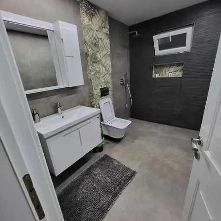 Lakeside View Apartment